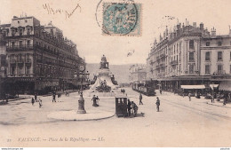 A20-26) VALENCE -  PLACE DE LA REPUBLIQUE - TRAMWAY - EN 1904  - Valence