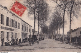 A17-47) HOUEILLES - L ' AVENUE - BOULANGERIE - ANIMEE - HABITANTS - ATTELAGE CHEVAL - EN 1907 - Other & Unclassified