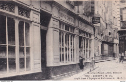 A16-64) BAYONNE - ANGLE  DES  RUES D ' ESPAGNE ET POISSONNERIE - ANIMEE  - ( 2 SCANS )  - Bayonne