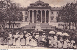 A15-13) MARSEILLE - LE PALAIS DE JUSTICE ET LA STATUE DE BERRYER - NOURRICES ET BEBES - EN 1915 - ( 2 SCANS ) - Parks, Gärten