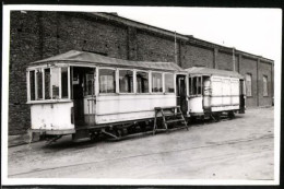 Fotografie P. Boehm, Ansicht Duisburg, Strassenbahn - Triebwagen Nr. 261 Als Ersatzteilspender Im Depot  - Lieux