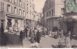 A13- CONSTANTINE - ALGERIE - RUE DAMREMONT ET LA POSTE - ANIMATION -  HABITANTS  - EN 1907 - Constantine