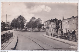 A7-31) MURET - HAUTE GARONNE - L ' HOSPICE ET ALLEE NIEL - ( 2 SCANS ) - Muret