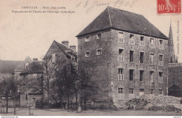 A6-50) CARENTAN - PLACE MAC AULIFFE - DEPENDANCE DE L ' ECOLE DE THEOLOGIE CATHOLIQUE - EN 1908 -  2 SCANS - Carentan