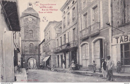 A4-82) AUVILLARS  -  AUVILLAR - RUE DE L ' HORLOGE - TOUR - ANIMEE - TABAC - HABITANTS - EN 1906 - ( 2 SCANS ) - Auvillar