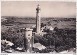 A3-17) ILE DE RE - SAINT CLEMENT DES BALEINES - VUE AERIENNE SUR LE PHARE - EN 1957 - ( 2 SCANS ) - Ile De Ré