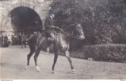 A2- PRAGUE - PRAHA - CARTE PHOTO - TOMAS MASARYK  PRESIDENT DE LA REPUBLIQUE TCHEQUE - A CHEVAL  - ( 2 SCANS ) - Tchéquie