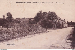 A17-02) MONCEAU LES LEUPS - AISNE -  L ' ENTREE DU PAYS EN VENANT DE PONT A BUCY  - EN 1935 - ( 2 SCANS ) - Other & Unclassified