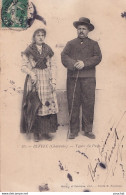 C22-16) RUFFEC (CHARENTE)  TYPES DU PAYS - ( COUPLE EN COSTUME ET COIFFE ) - Ruffec