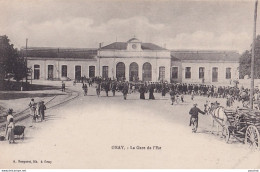 S8-70) GRAY (HAUTE SAONE)  LA GARE DE L' EST - ( ANIMATION - HABITANTS - VOYAGEURS - 2 SCANS )  - Gray