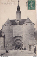 S6-18) MEHUN SUR YEVRE (CHER) PORTE DE VILLE ET HORLOGE - ( ANIMEE ) - Mehun-sur-Yèvre