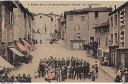 S5- 42) PANISSIERES (LOIRE) PLACE DU PEUPLE - CONCERT PAR LA FANFARE - ( TRES ANIMEE - CARTE TOILEE COULEURS - 2 SCANS ) - Other & Unclassified