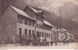 73) MODANE - FOURNEAUX (SAVOIE) LE GROUPE SCOLAIRES - LE BUREAU DE LA PLACE - (ANIMEE - ECOLIERS - HABITATANT - 2 SCANS) - Modane