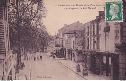 S22-47) CASTELJALOUX  - UN COIN DE LA PLACE GAMBETTA - LES MAGASINS - LE CAFE NATIONAL - Casteljaloux