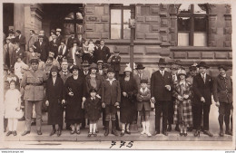 WIESBADEN  - CARTE PHOTO  - LA FOULE  DEVANT LE PALAIS IMPERIAL - N° 9 - 2 SCANS - Wiesbaden