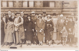 WIESBADEN  - CARTE PHOTO - JUILLET 1922 - LA FOULE  DEVANT LE PALAIS IMPERIAL - N° 6 - 2 SCANS - Wiesbaden