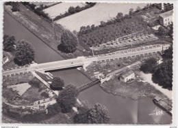 F3-82) VALENCE D ' AGEN (TARN ET GARONNE) ROUTE DU GERS ET PONT SUR LE CANAL - VUE AERIENNE  - ( 2 SCANS ) - Valence