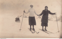 B9-31) BAGNERES DE  LUCHON  - CARTE PHOTO CAIROL - SKIEUSES - SPORT - SKI - NEIGE - FEMMES - ( 2 SCANS ) - Luchon