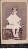 ROUEN  - CDV VERS 1870 - EUG. FONTAINE - UN  ENFANT  - (2 SCANS) - Lieux