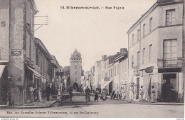 B5-47) VILLENEUVE SUR LOT - RUE DE PUJOLS - ( ANIMEE - COMMERCES - HABITANTS - 2 SCANS ) - Villeneuve Sur Lot