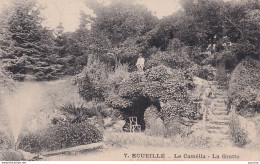 B4-36) ECUEILLE - CAMELIA GROTTE  - ( ANIMEE - PERSONNAGE  - 2 SCANS ) - Autres & Non Classés