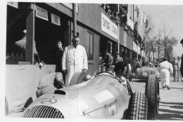 Photographie Photo Amateur Vintage Snapshot Voiture De Course Circuit Mercedes - Automobiles