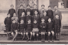 B22-47) AGEN - CARTE PHOTO RAYMOND - ECOLE PRIMAIRE PAUL BERT - CLASSE  DE GARCONS  AVEC L '  INSTITUTEUR - ( 3 SCANS ) - Agen