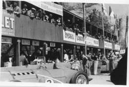 Photographie Photo Amateur Vintage Snapshot Voiture De Course Circuit Formule 1 - Sports