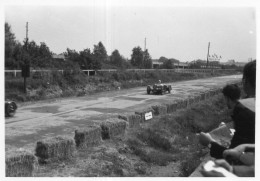 Photographie Photo Amateur Vintage Snapshot Voiture De Course Circuit Formule 1 - Sports