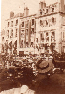 Photographie Photo Amateur Vintage Snapshot Orléans Loiret Fête Foule 1909 - Lieux