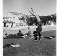 Photographie Photo Amateur Vintage Snapshot Gymnastique Athlète Musclé - Andere & Zonder Classificatie