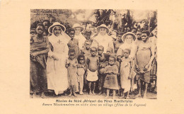 Malawi - Missionary Sisters Visiting A Village - Daughters Of Wisdom - Publ. Company Of Mary - Mission Du Shiré Des Père - Malawi