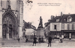 10 - Aube - ARCIS Sur AUBE - Place De La Republique - Portail De L Eglise Et Statue De Danton - Arcis Sur Aube