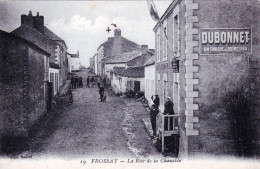 44 - Loire Atlantique - FROSSAY - La Rue De La Chaussée ( Publicité Murale Dubonnet ) - Frossay
