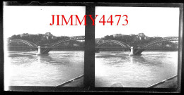 Grande Plaque De Verre En Stéréo - Un Grand Pont, Dans Une Ville à Identifier - Grande Taille 178 X 88 Mlls - Glass Slides