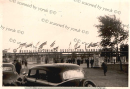 Germany, Merkzeugmaschinen Austellung Hannover Entrance Gate. Automobiles. (Original Photograph, B/W, 1940/50, 7x10cm.)* - Lieux