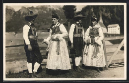 Cartolina Gruppo Delle Dolimiti, Motivo Di Selva In Val Gardena, Italienische Tracht  - Non Classés