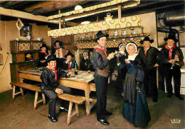 Folklore - Costumes - Auvergne - Folklore Auvergnat - La Bourrée Du Carlades Au Cantou - CPM - Voir Scans Recto-Verso - Costumes