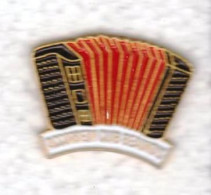 PIN'S " ACCORDEON CLUB BEAUNOIS " Beaune _DP233 - Music