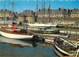 35 - Saint Malo - Le Nouveau Port De Yachts - La Grande Porte Et Les Remparts - Les Goélettes De La .Marine Nationale Et - Saint Malo