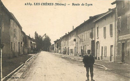 69 - Les Chères - Route De Lyon - Animée - Correspondance - Voyagée En 1916 - CPA - Voir Scans Recto-Verso - Other & Unclassified