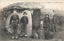 29 ENVIRONS DE BREST UN DOLMEN - Autres & Non Classés