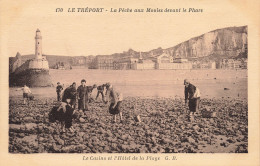 76 LE TREPORT LA PECHE AUX MOULES - Le Treport