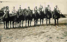 Militaria - Carte Photo - Soldats En Uniformes Sur Des Chevaux - Cavalerie - Animée - CPA - Voyagée En 1932 - Voir Scans - Autres & Non Classés