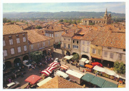 CPSM / CPM 10.5 X 15 Haute Garonne REVEL Vue Du Beffroi Sur Les Galeries Du Levant Et Du Midi (las Garlandas Et L'église - Revel