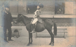 CARTE PHOTO - Cavalier - Costume - Enfant - Carte Postale Ancienne - Fotografie