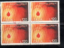 ITALIA REPUBBLICA ITALY REPUBLIC 1977 "DONIAMO SANGUE" DONATORI DI BLOOD LIRE 120 QUARTINA BLOCK USATO USED OBLITERE' - 1971-80: Oblitérés