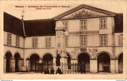 NÂ°35643 Z -cpa Beaune -monument Des Combattants Et Place De L'hÃ'tel De Ville- - Beaune