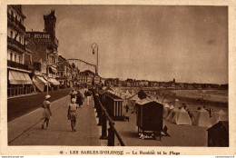 NÂ°37976 Z -cpa Les Sables D'Olonne -le Remblai Et La Plage- - Sables D'Olonne