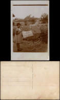 Mädchen Mit Kindergarten In Laubenklolonie - Fotokarte 1928 Privatfoto - Portraits
